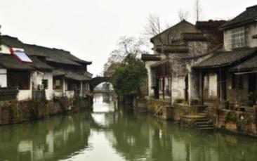 以“意外”为题写一篇小说，字数不限（但别就一两句话，完整的故事）？游戏画面